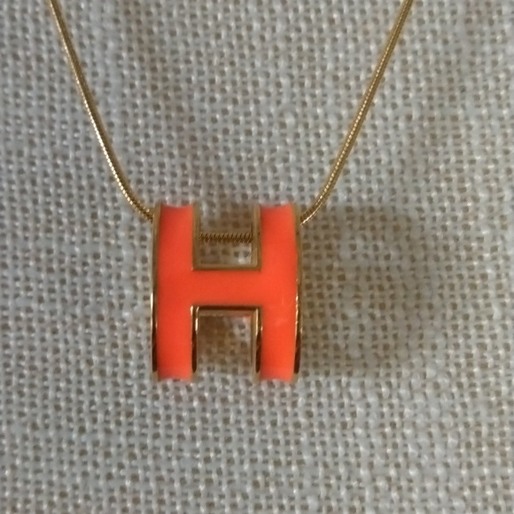 Steal the last one H pendant on  gold chain Earrings available separately - Picture 2 of 5